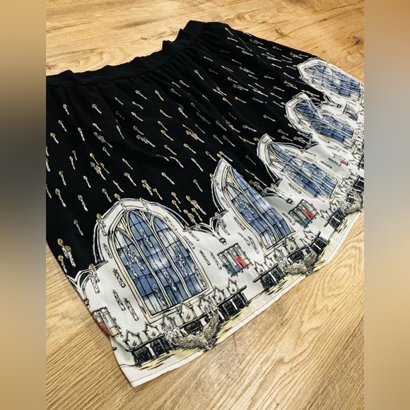 Hot Topic Harry Potter Hogwarts Great Hall Chiffon SkirtSize 18 | Junior - Picture 6 of 7